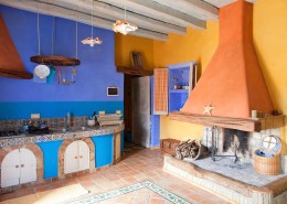 Casa Teulada 3 - Open Kitchen & Fireplace View