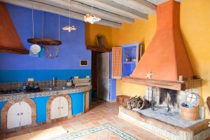 Casa Teulada 3 - Open Kitchen & Fireplace View
